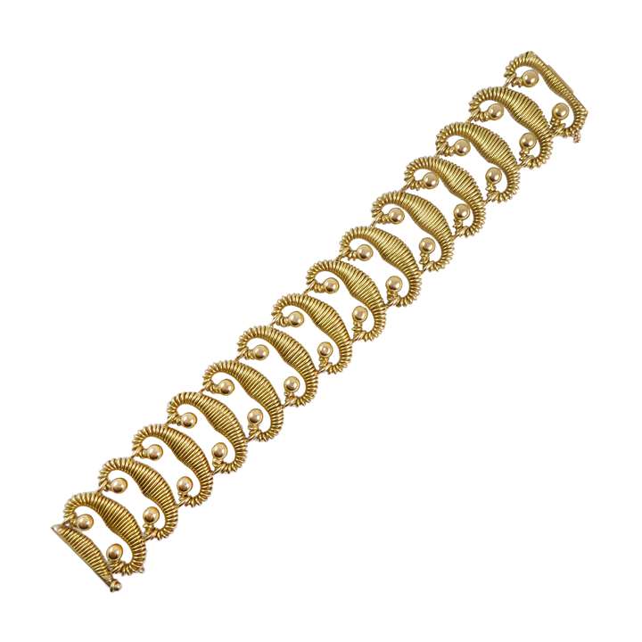 Art Deco Spanish 18ct yellow gold C scroll link bracelet by Jaume Mercade Queralt, the links of wirework twist design